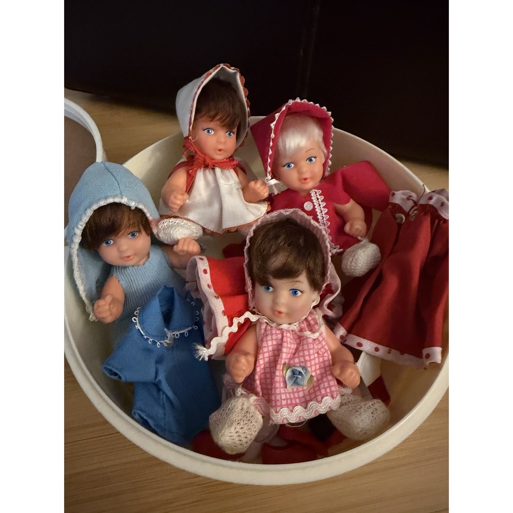 Vintage 1969 Uneeda Baby Dolls Lot 4 Hong Kong 4054 Case Clothes Accessories